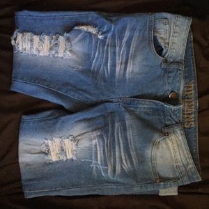 Super cute, torn and faded capri’s